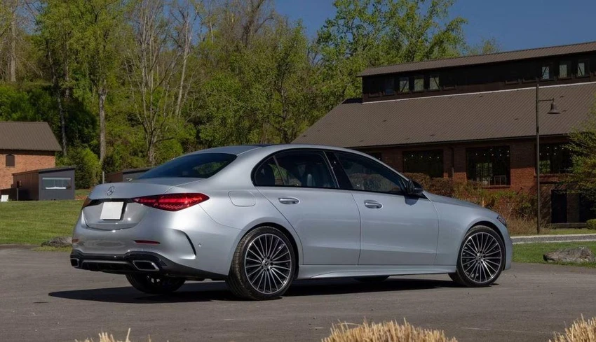 Mercedes C-Class. Ảnh: Hotcars. Mercedes C-Class. Ảnh: Hotcars.
