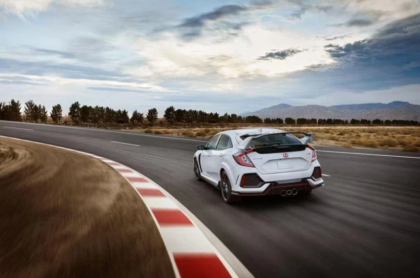 Honda Civic Type R 2017. Ảnh: Hotcars. Honda Civic Type R 2017. Ảnh: Hotcars.