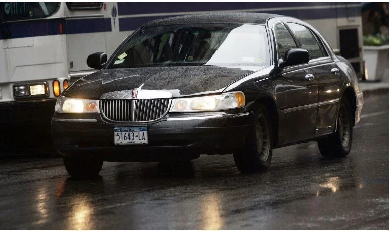 Lincoln Town Car. Ảnh: Motorbiscuit.