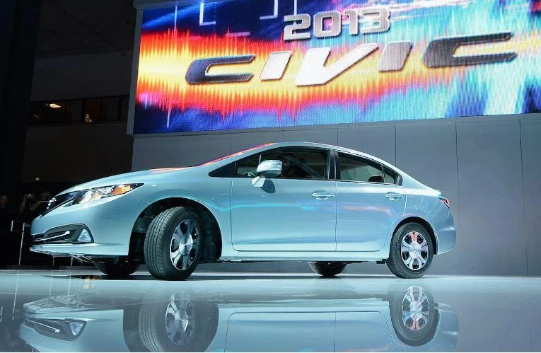 Honda Civic Hybrid 2013 với giá trung bình 9.807 đô la (tương đương 230 triệu đồng). Ảnh: Motorbiscuit. Honda Civic Hybrid 2013 với giá trung bình 9.807 đô la (tương đương 230 triệu đồng). Ảnh: Motorbiscuit.