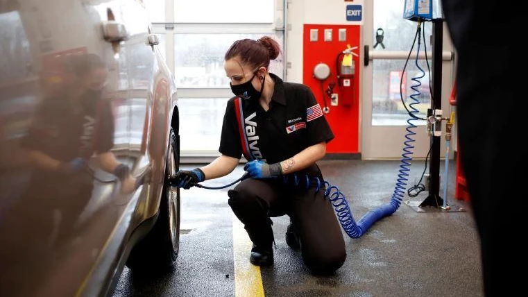 Bỏ qua áp suất lốp của xe. Ảnh: Motorbiscuit. Bỏ qua áp suất lốp của xe. Ảnh: Motorbiscuit.
