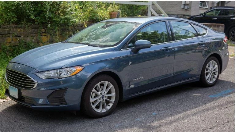 Ford Fusion Hybrid. Ảnh: Motorbiscuit.