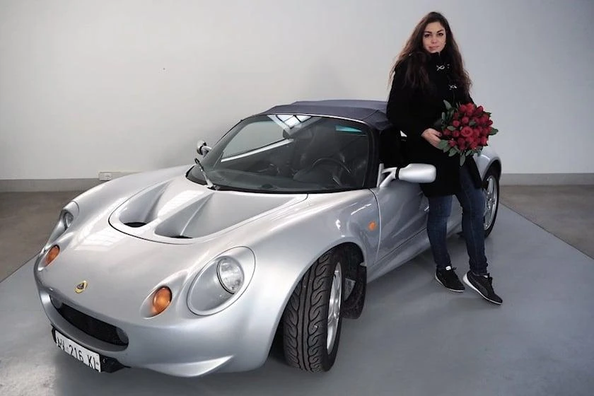 Lotus Elise. Ảnh: Carbuzz.