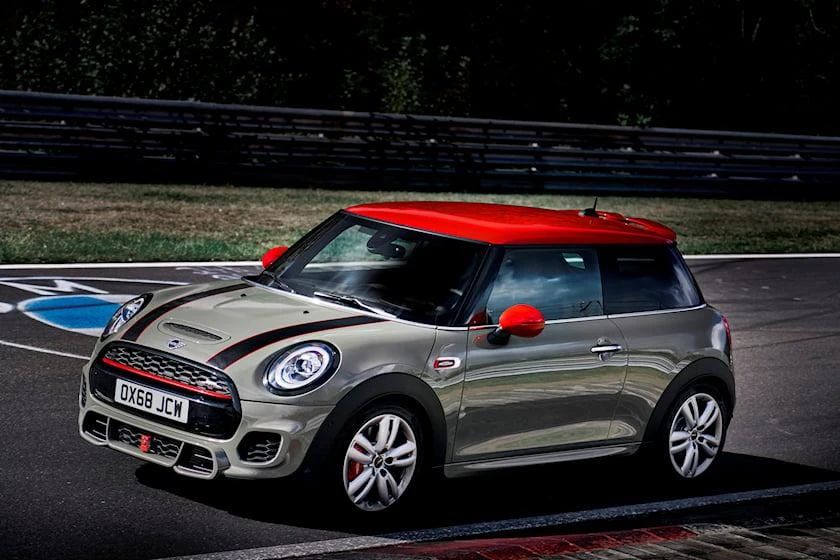 Mini John Cooper Works Hardtop. Ảnh: Carbuzz.