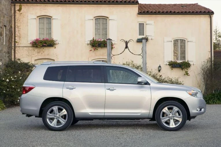Toyota Highlander 2008. Ảnh: Motorbiscui. Toyota Highlander 2008. Ảnh: Motorbiscui.