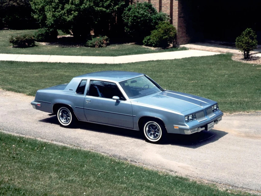 1978 - 1981 Oldsmobile Cutlass Supreme Diesel. Ảnh: Hotcars. 1978 - 1981 Oldsmobile Cutlass Supreme Diesel. Ảnh: Hotcars.
