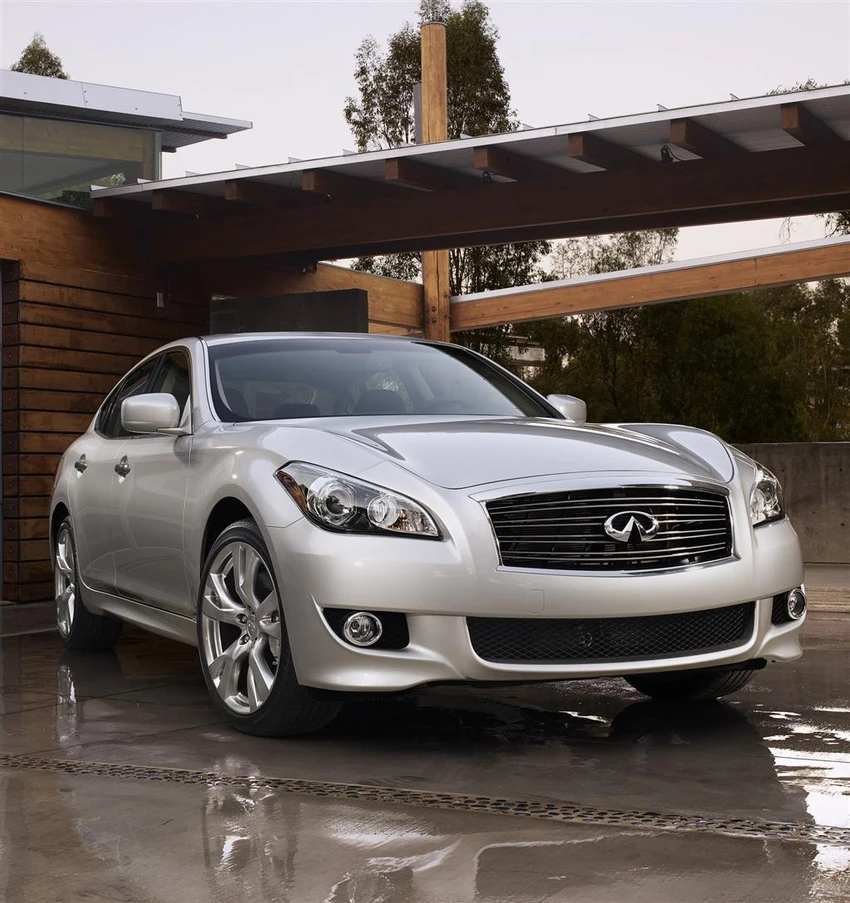 Infiniti M 2011. Ảnh: Motorbiscuit. Infiniti M 2011. Ảnh: Motorbiscuit.
