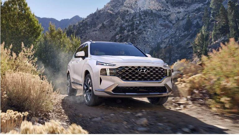 Hyundai Santa Fe Hybrid 2022. Ảnh: Motorbiscuit. Hyundai Santa Fe Hybrid 2022. Ảnh: Motorbiscuit.