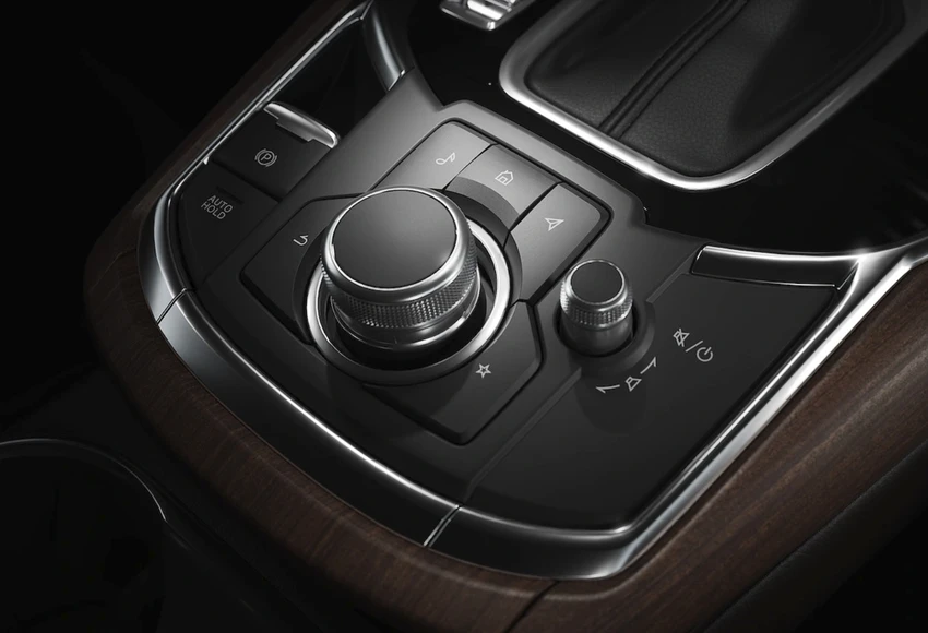Không sử dụng phanh tay trong trường hợp có tuyết hoặc mưa. Ảnh: Motorbiscuit.