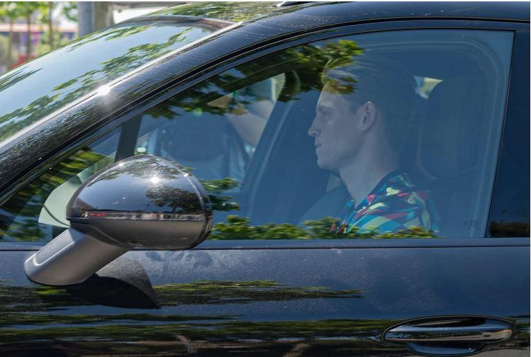 Có thể bạn tránh lái xe dưới ánh nắng mặt trời trong giờ cao điểm. Ảnh: Motorbiscuit.