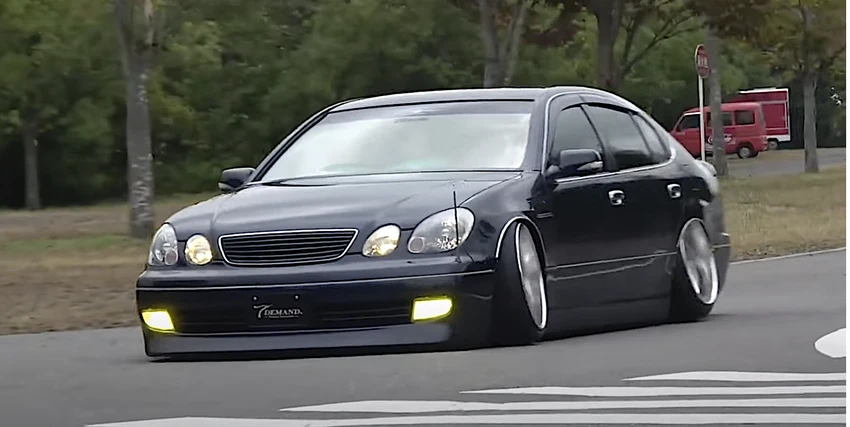 Những đặc điểm của một chiếc sedan trở thành phong cách VIP. Ảnh: Motorbiscuit.