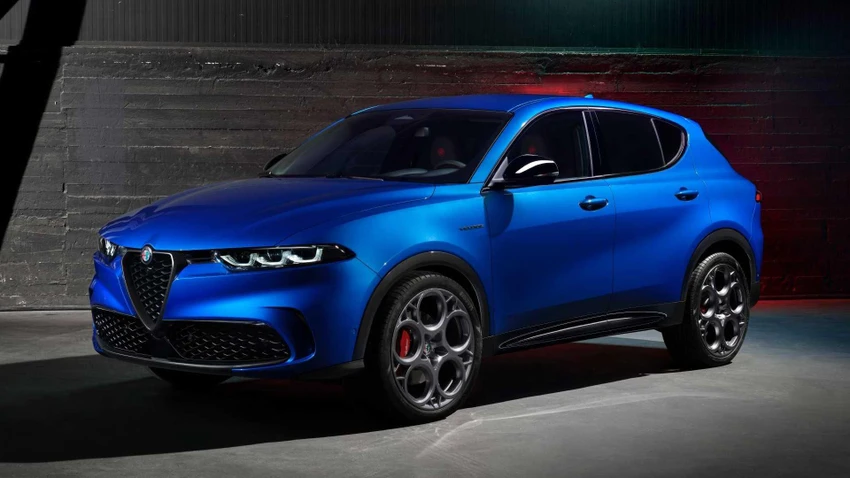 Alfa Romeo Tonale 2023. Ảnh: Moto1. Alfa Romeo Tonale 2023. Ảnh: Moto1.