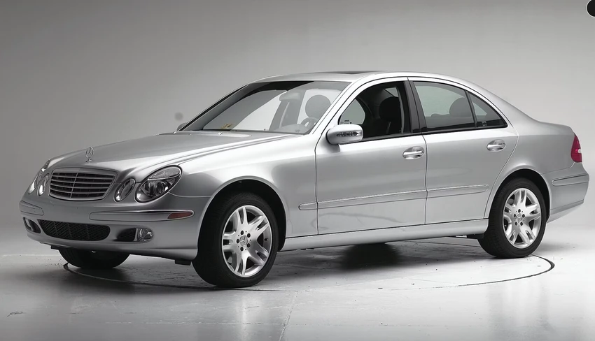 W211 E350. Ảnh: Hotcars.