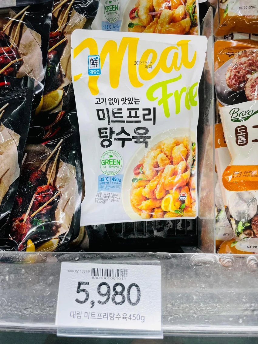 Bạn cũng có thể thưởng thức các món chay. Bạn cũng có thể thưởng thức các món chay.