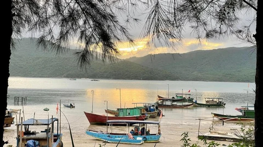 Đảo Quan Lạn Quảng Ninh là một hòn đảo nằm trên vịnh Bái Tử Long. Đảo Quan Lạn Quảng Ninh là một hòn đảo nằm trên vịnh Bái Tử Long.