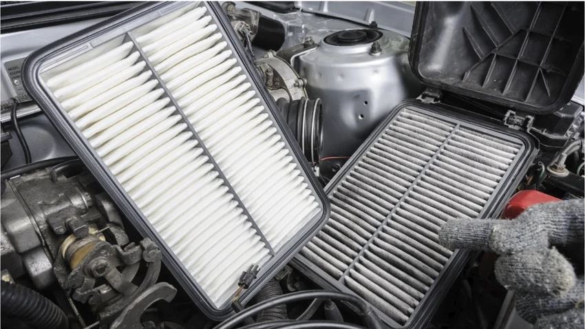 Thay lọc gió động cơ. Ảnh: Motorbiscuit. Thay lọc gió động cơ. Ảnh: Motorbiscuit.