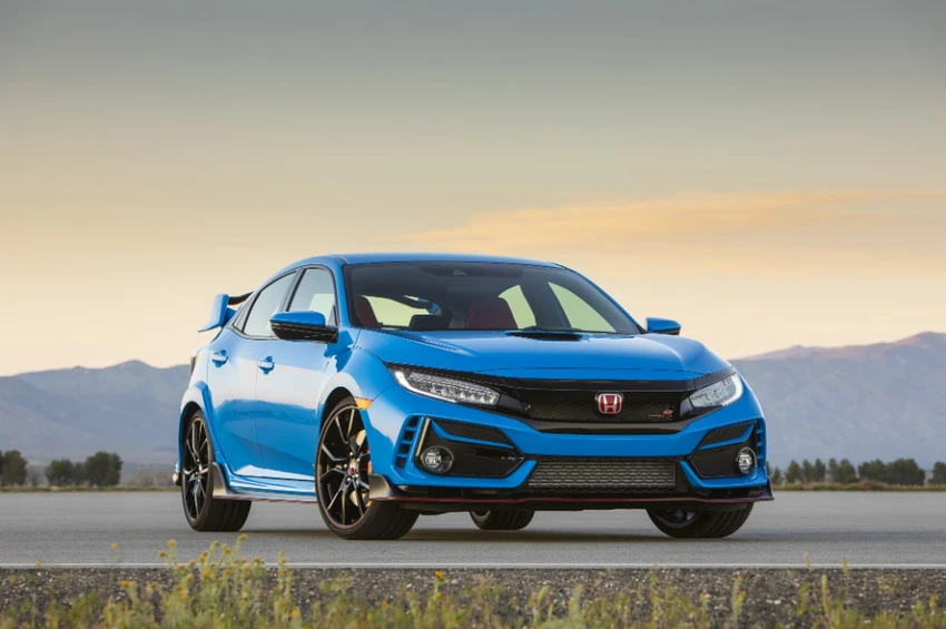 Honda Civic Type R 2021 có khả năng tiết kiệm nhiên liệu cũng tương đương với chiếc Volkswagen Golf R. Ảnh: Motorbiscuit. Honda Civic Type R 2021 có khả năng tiết kiệm nhiên liệu cũng tương đương với chiếc Volkswagen Golf R. Ảnh: Motorbiscuit.