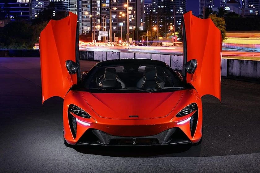 McLaren Artura. Ảnh: Carbuzz. McLaren Artura. Ảnh: Carbuzz.