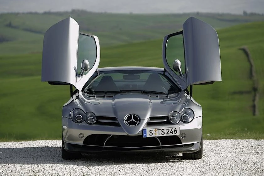 Mercedes-Benz SLR McLaren. Ảnh: Carbuzz. Mercedes-Benz SLR McLaren. Ảnh: Carbuzz.