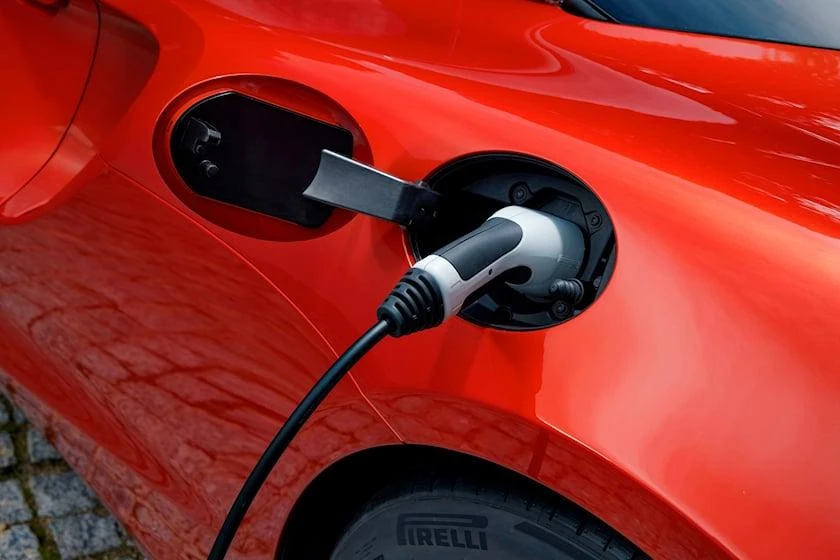 Xe có bảo vệ va chạm vượt trội. Ảnh: Carbuzz.