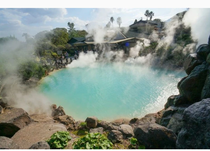 Suối nước nóng Beppu Onsen. Ảnh: Thetravel.