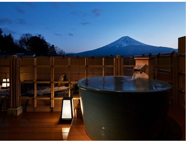 Suối nước nóng Fuji Kawaguchiko Onsen. Ảnh: Thetravel.
