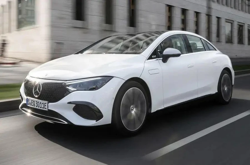 Mercedes EQE. Ảnh: Hotcars. Mercedes EQE. Ảnh: Hotcars.