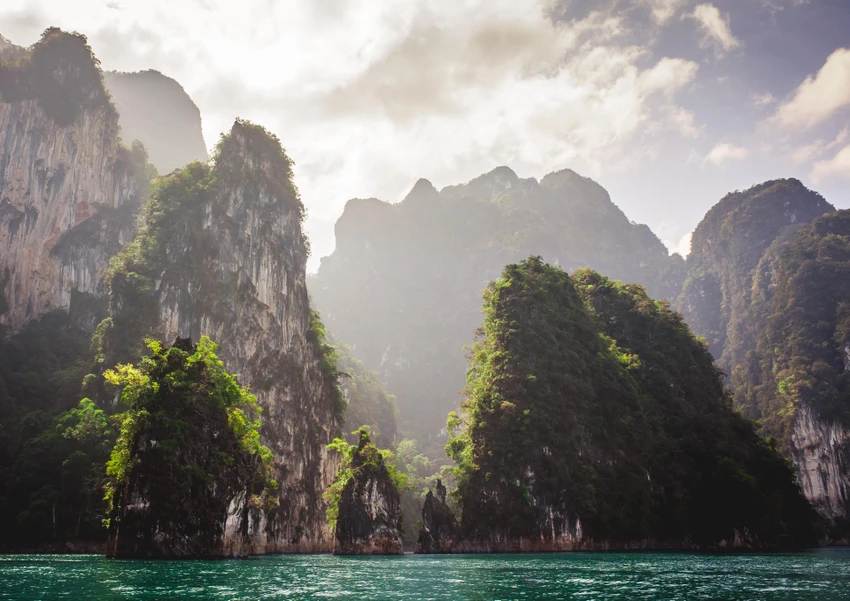 Vườn quốc gia Khao Sok. Ảnh: Wonderslist. Vườn quốc gia Khao Sok. Ảnh: Wonderslist.