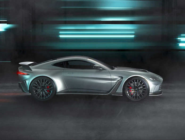 Aston Martin V12 Vantage 2023. Ảnh: Hotcars. Aston Martin V12 Vantage 2023. Ảnh: Hotcars.