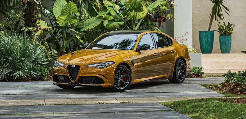 Alfa Romeo Giulia Quadrifoglio 2022. Ảnh: Hotcars. Alfa Romeo Giulia Quadrifoglio 2022. Ảnh: Hotcars.