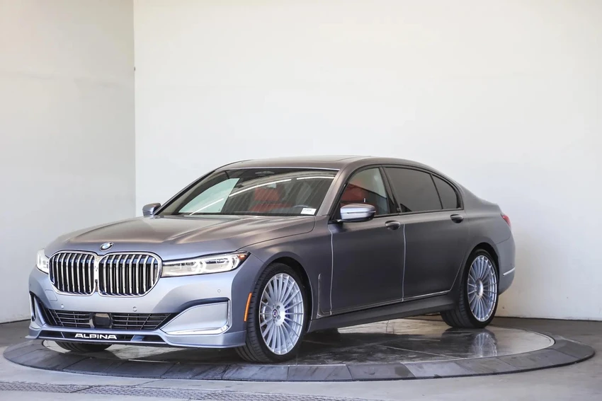 Chiếc xe này có tốc độ tối đa 205 dặm/giờ (328 km/h). Ảnh: Hotcars. Chiếc xe này có tốc độ tối đa 205 dặm/giờ (328 km/h). Ảnh: Hotcars.
