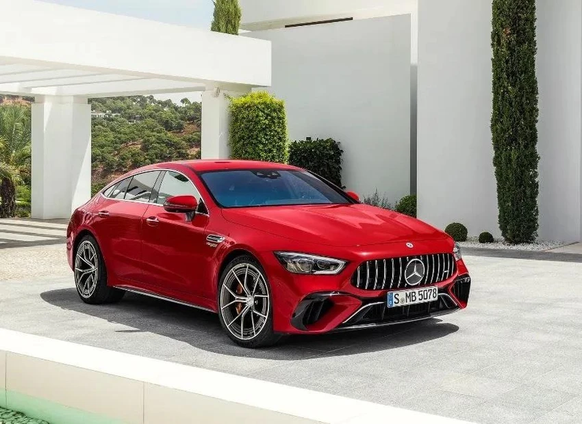 Mercedes-AMG GT 63 SE Performance 2023 mang đến tốc độ sánh ngang với siêu xe. Ảnh: Hotcars. Mercedes-AMG GT 63 SE Performance 2023 mang đến tốc độ sánh ngang với siêu xe. Ảnh: Hotcars.