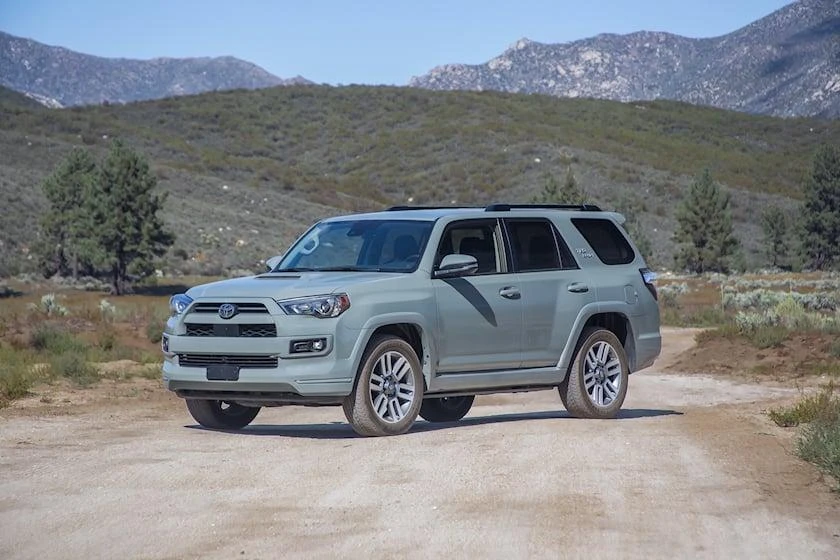 4Runner là một trong những chiếc xe tốt nhất chạy trên vùng đồi núi. Ảnh: Carbuzz. 4Runner là một trong những chiếc xe tốt nhất chạy trên vùng đồi núi. Ảnh: Carbuzz.