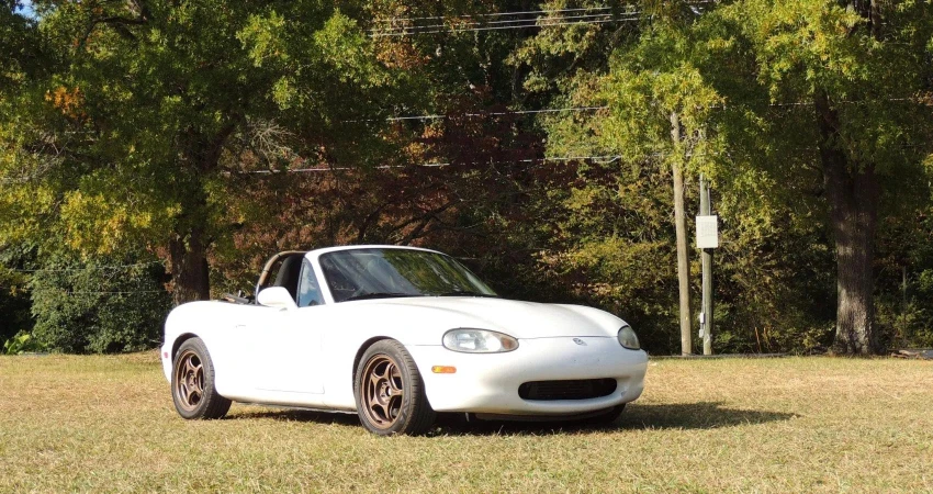 Miata là một trong những chiếc roadster tốt nhất mọi thời đại. Ảnh: Hotcars. Miata là một trong những chiếc roadster tốt nhất mọi thời đại. Ảnh: Hotcars.