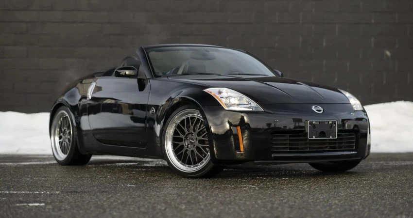 350Z là lựa chọn hoàn hảo cho bất kỳ ai thích mui trần. Ảnh: Hotcars. 350Z là lựa chọn hoàn hảo cho bất kỳ ai thích mui trần. Ảnh: Hotcars.