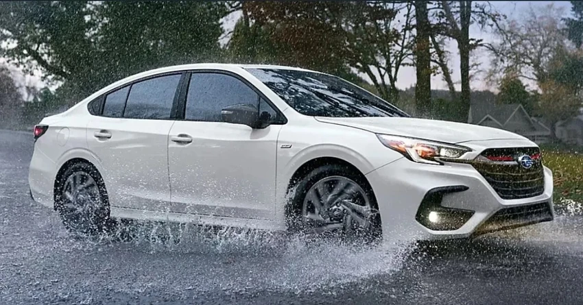 Subaru Legacy tùy chọn động cơ 4 xi-lanh tăng áp. Ảnh: Hotcars. Subaru Legacy tùy chọn động cơ 4 xi-lanh tăng áp. Ảnh: Hotcars.