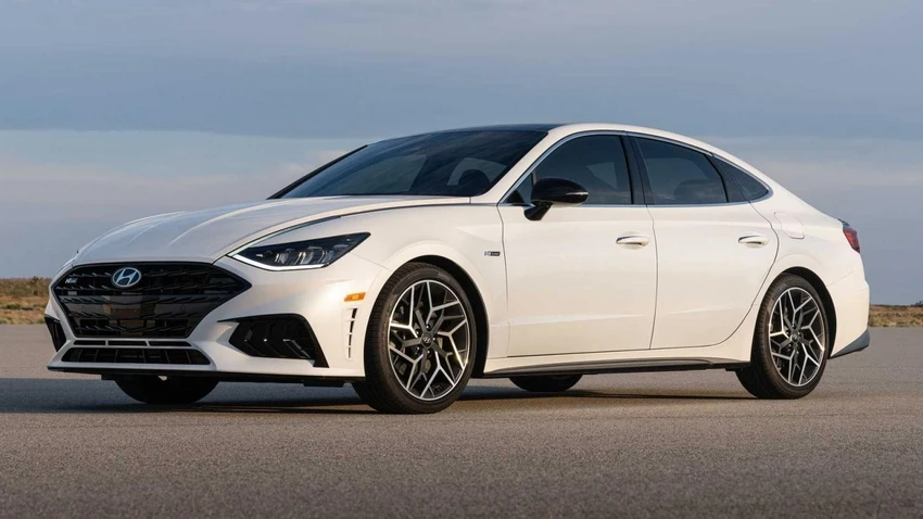 Hyundai Sonata Hybrid là một lựa chọn tuyệt vời với giá khởi điểm là 27.950 USD. Ảnh: Motorbiscuit. Hyundai Sonata Hybrid là một lựa chọn tuyệt vời với giá khởi điểm là 27.950 USD. Ảnh: Motorbiscuit.