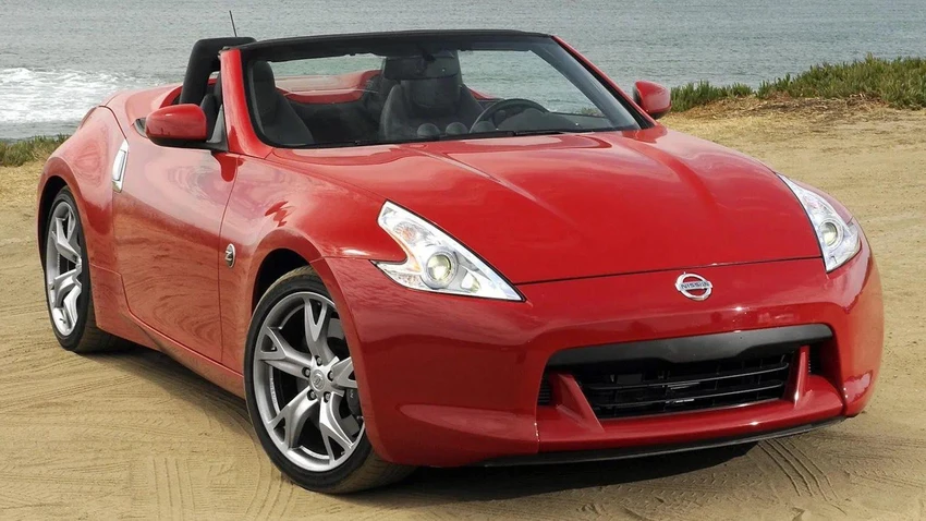 Nissan 370Z là một chiếc xe thể thao nhẹ và nhanh. Ảnh: Hotcars.