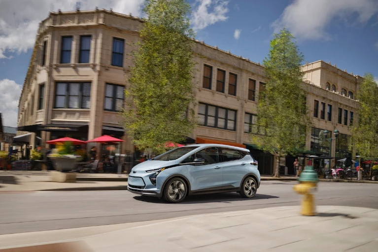 Chevy Bolt EV là một chiếc xe có lưới tản nhiệt dạng lượn sóng. Ảnh: Motorbiscuit. Chevy Bolt EV là một chiếc xe có lưới tản nhiệt dạng lượn sóng. Ảnh: Motorbiscuit.