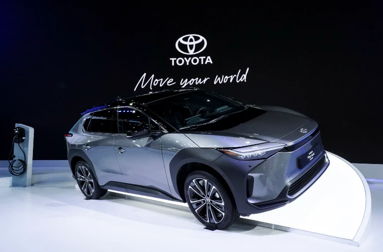 Toyota bZ4X EV là một chiếc xe cao cấp và nó được trang bị nhiều tính năng hiện đại. Ảnh: Motorbiscuit. Toyota bZ4X EV là một chiếc xe cao cấp và nó được trang bị nhiều tính năng hiện đại. Ảnh: Motorbiscuit.