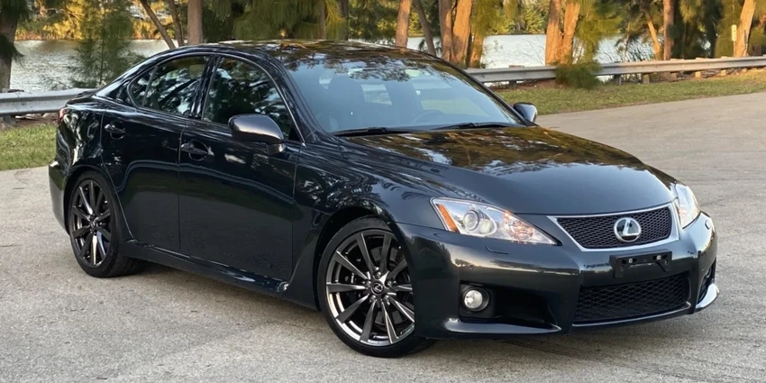 Xe được trang bị động cơ V8 và hệ thống treo thể thao. Ảnh: Hotcars. Xe được trang bị động cơ V8 và hệ thống treo thể thao. Ảnh: Hotcars.