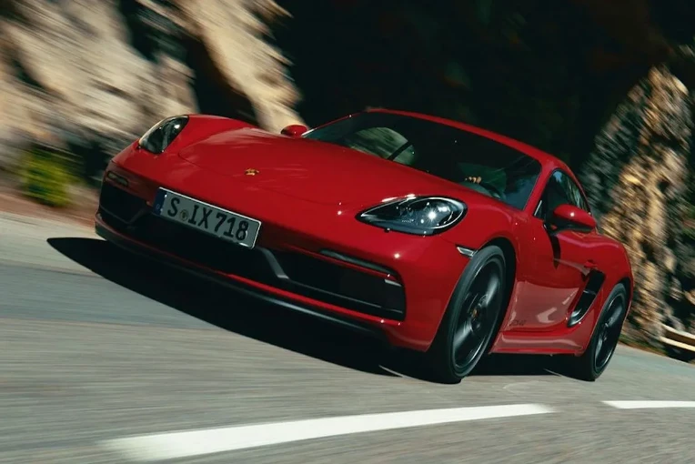 Porsche 718 Cayman 2023 được trang bị động cơ boxer 6 xi-lanh 4.0 lít. Ảnh: Motorbiscuit. Porsche 718 Cayman 2023 được trang bị động cơ boxer 6 xi-lanh 4.0 lít. Ảnh: Motorbiscuit.