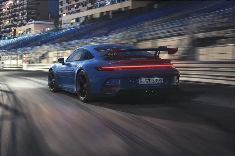 Porsche 911 GT3 2023 được trang bị động cơ boxer 6 xi-lanh 4.0 lít. Ảnh: Motorbiscuit. Porsche 911 GT3 2023 được trang bị động cơ boxer 6 xi-lanh 4.0 lít. Ảnh: Motorbiscuit.