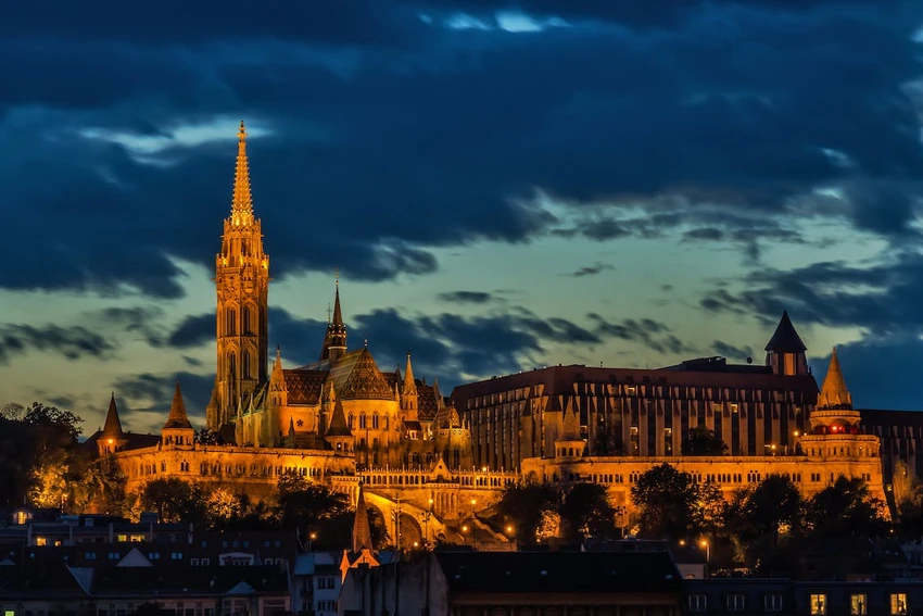 Hungary thu hút du khách bởi lối kiến trúc ấn tượng và độc đáo. Ảnh: Thetravel. Hungary thu hút du khách bởi lối kiến trúc ấn tượng và độc đáo. Ảnh: Thetravel.
