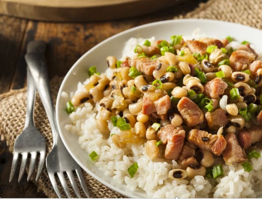 Đậu Hà Lan hoặc đậu đen là nguyên liệu cho Hoppin 'John món ăn may mắn năm mới của Nam Mỹ. Ảnh: Brent Hofacker/Shutterstock. Đậu Hà Lan hoặc đậu đen là nguyên liệu cho Hoppin 'John món ăn may mắn năm mới của Nam Mỹ. Ảnh: Brent Hofacker/Shutterstock.