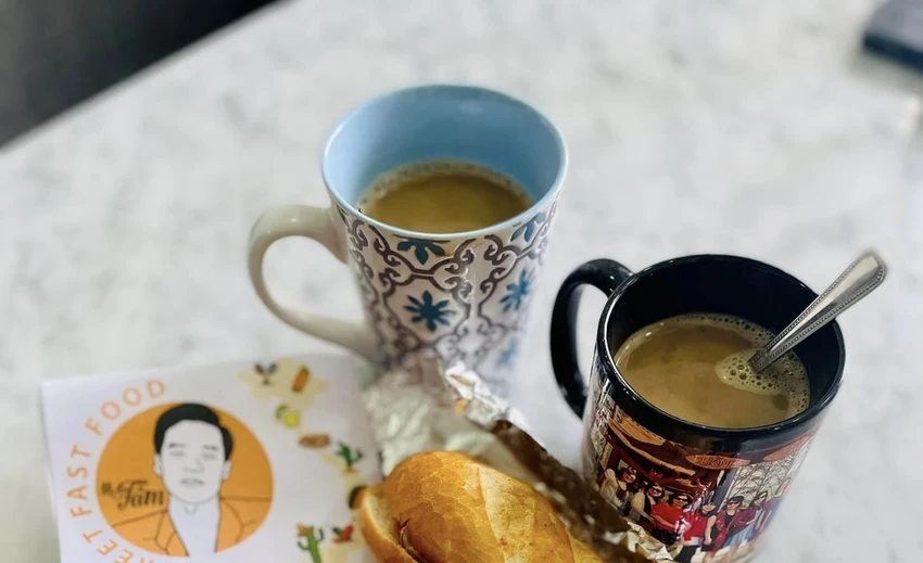 Những người đàn ông thường xuyên uống trà, cà phê ngọt và nước tăng lực có thể bị rụng tóc nhiều hơn. Ảnh: PHƯƠNG LÊ. Những người đàn ông thường xuyên uống trà, cà phê ngọt và nước tăng lực có thể bị rụng tóc nhiều hơn. Ảnh: PHƯƠNG LÊ.