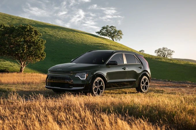 Niro 2023 cung cấp khả năng tiết kiệm nhiên liệu lên tới 53 mpg trong thành phố và 54 mpg trên đường cao tốc. Ảnh: Motorbiscuit. Niro 2023 cung cấp khả năng tiết kiệm nhiên liệu lên tới 53 mpg trong thành phố và 54 mpg trên đường cao tốc. Ảnh: Motorbiscuit.