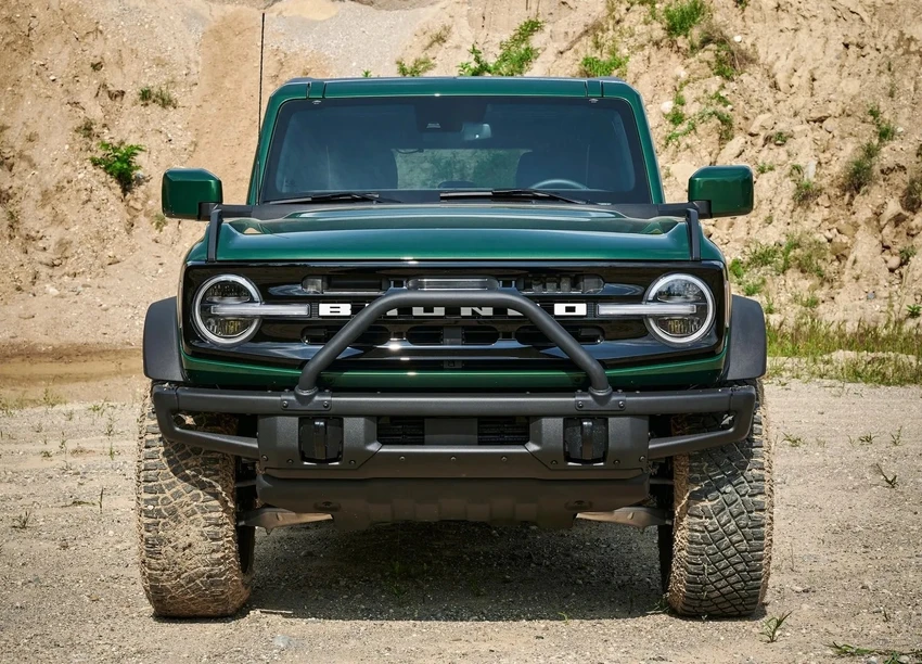 Ford Bronco là một mẫu xe cổ điển được mô phỏng lại. Ảnh: Hotcars. Ford Bronco là một mẫu xe cổ điển được mô phỏng lại. Ảnh: Hotcars.