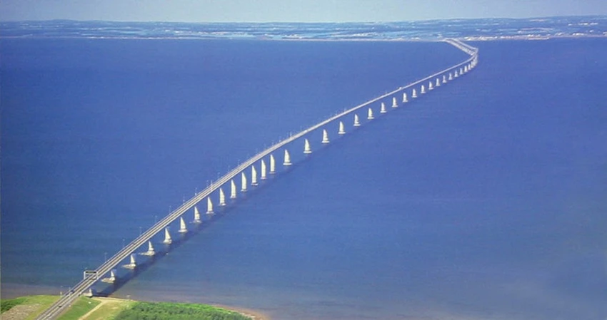 Cầu Confederation, Canada dài 13 km. Ảnh: Thetravel.