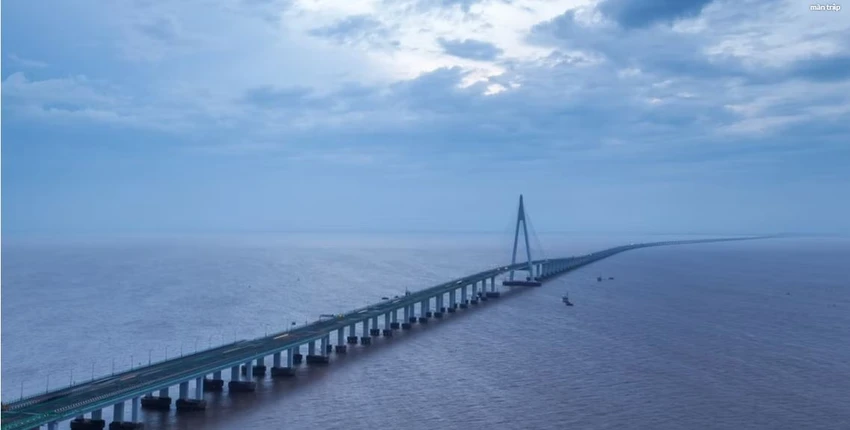 Cầu Vịnh Hàng Châu, Trung Quốc dài 36 km. Ảnh: Thetravel.